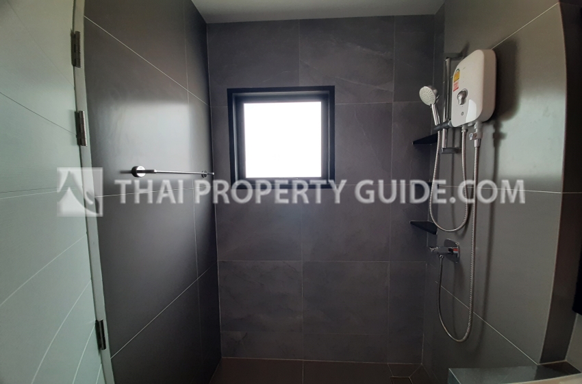House with Shared Pool in Bangnatrad 